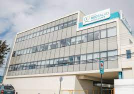 Fachada de Clínica RedSalud Magallanes en Punta Arenas, centro médico privado de alta complejidad en la zona austral de Chile